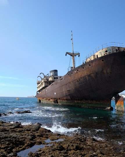 Barco encallado Telamon